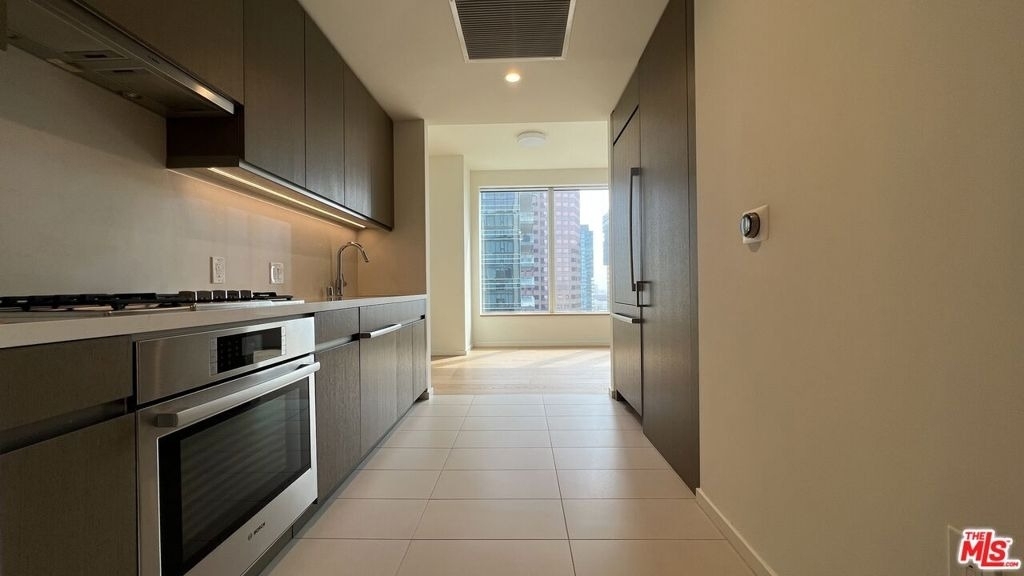 889 Francisco Street - Photo 8
