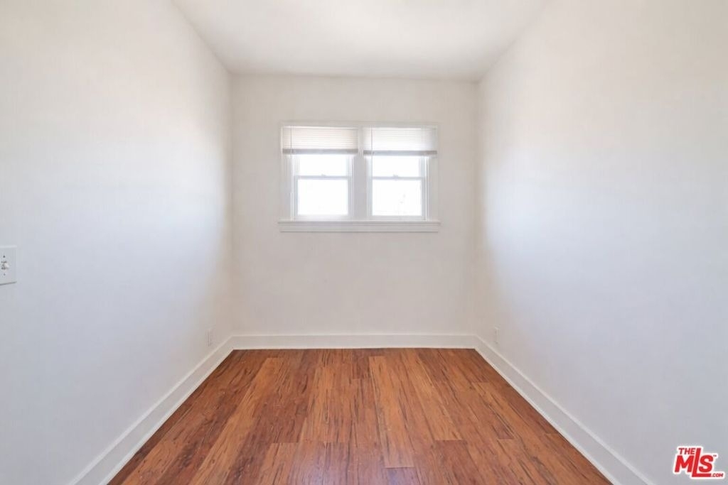537 S Kenmore Avenue - Photo 2