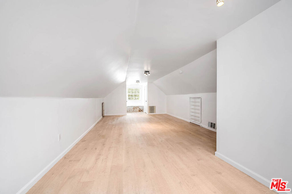 4309 Gentry Avenue - Photo 45