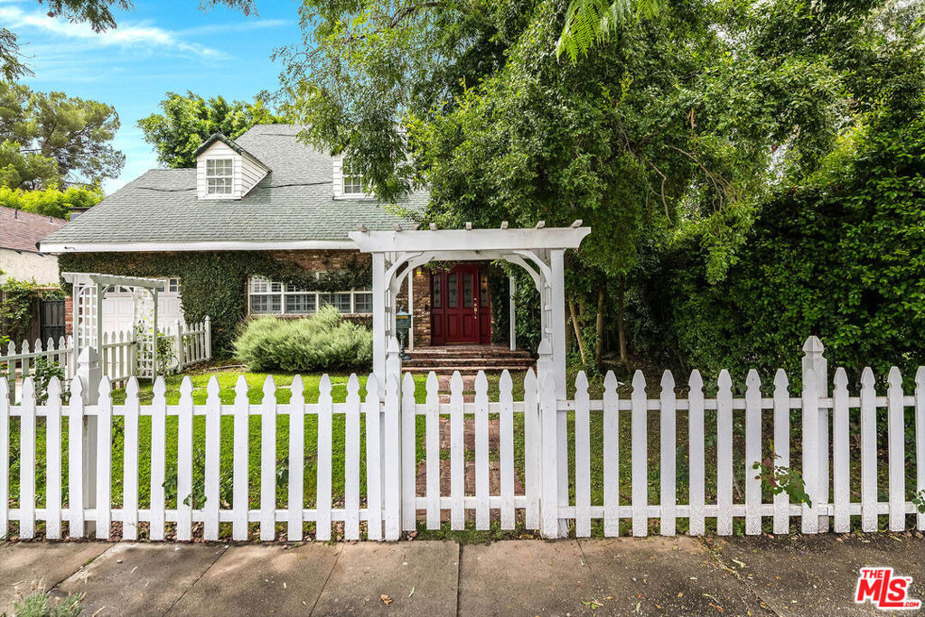 4309 Gentry Avenue - Photo 6