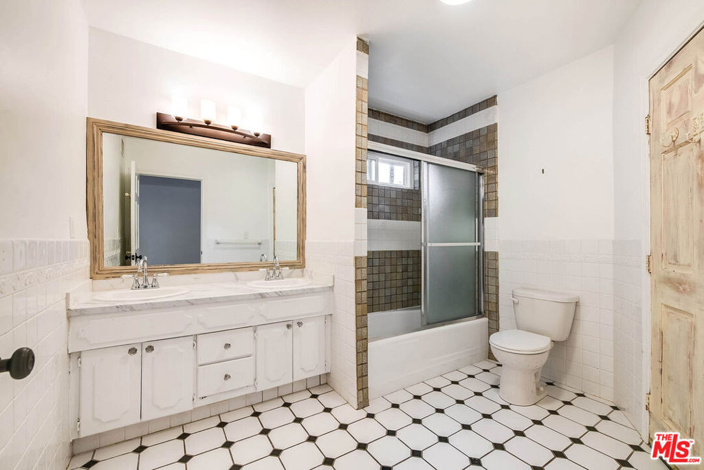 4309 Gentry Avenue - Photo 34