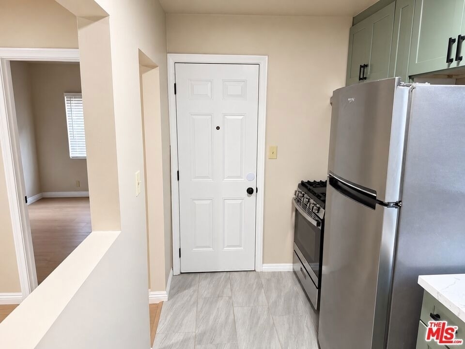 5966 1/2 Benner St - Photo 11