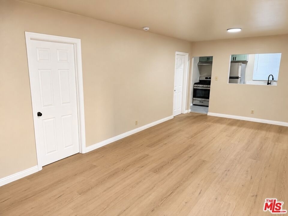 5966 1/2 Benner St - Photo 6