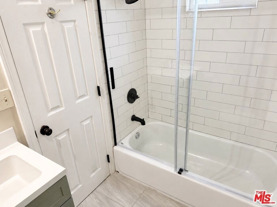 5966 1/2 Benner St - Photo 18