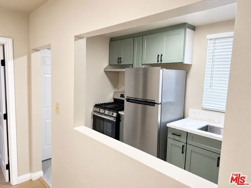 5966 1/2 Benner St - Photo 7