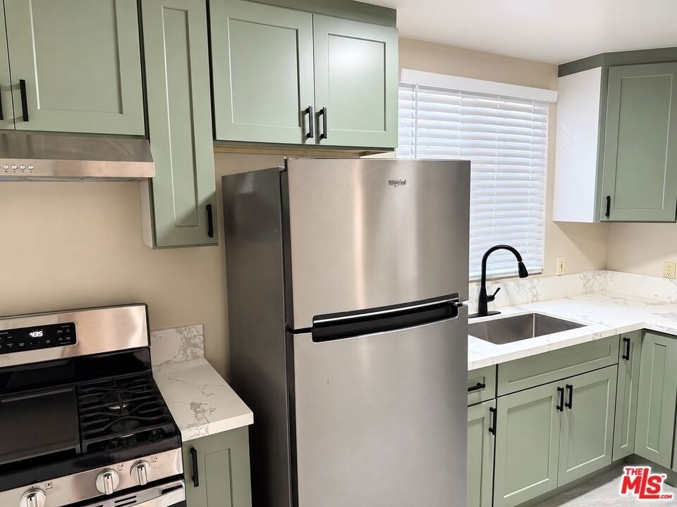 5966 1/2 Benner St - Photo 9