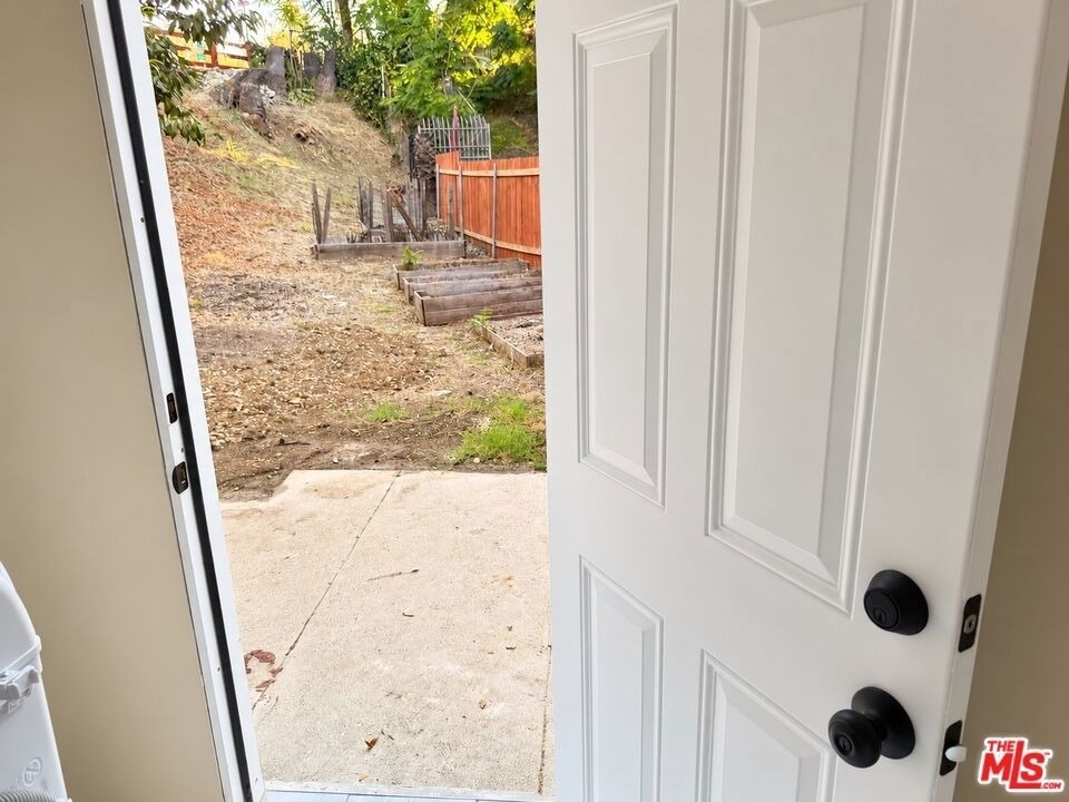 5966 1/2 Benner St - Photo 24