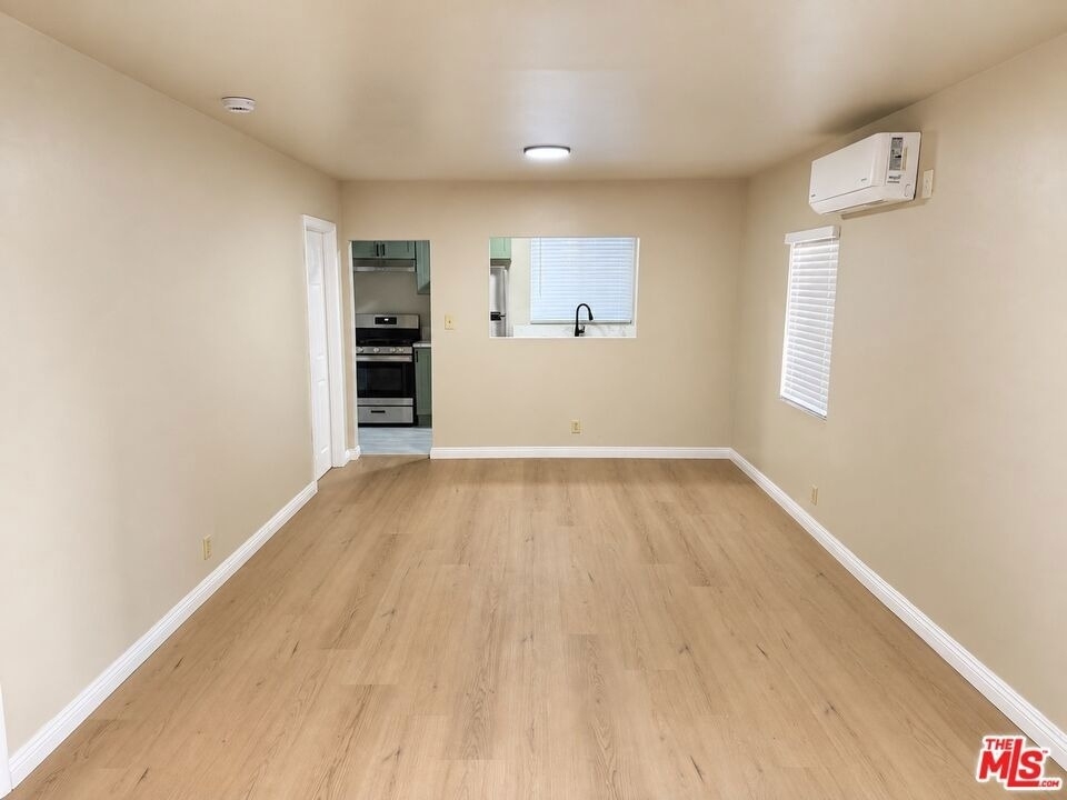 5966 1/2 Benner St - Photo 4