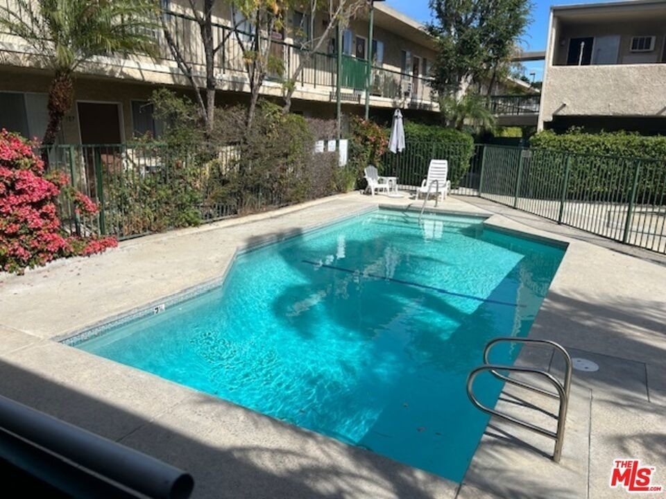 10540 Balboa Boulevard - Photo 3