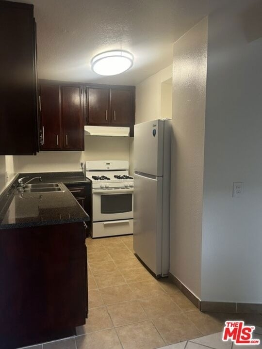 10540 Balboa Boulevard - Photo 5