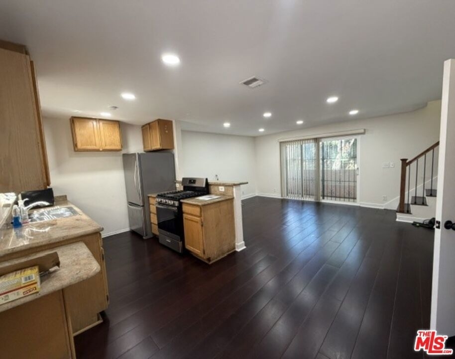 720 N Eucalyptus Avenue - Photo 0