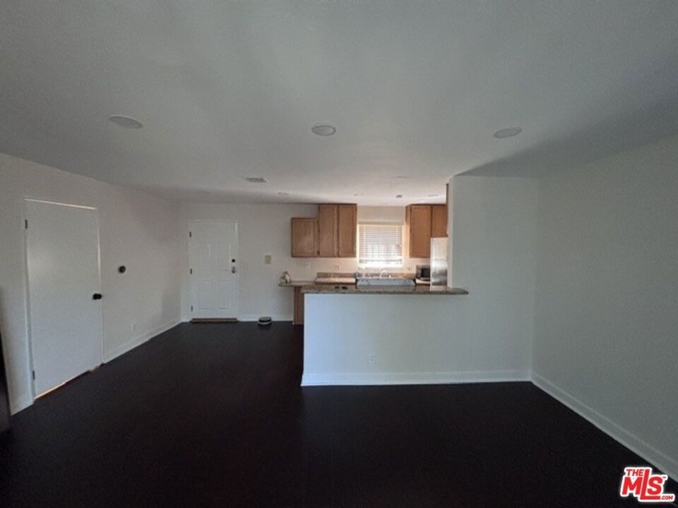 720 N Eucalyptus Avenue - Photo 2