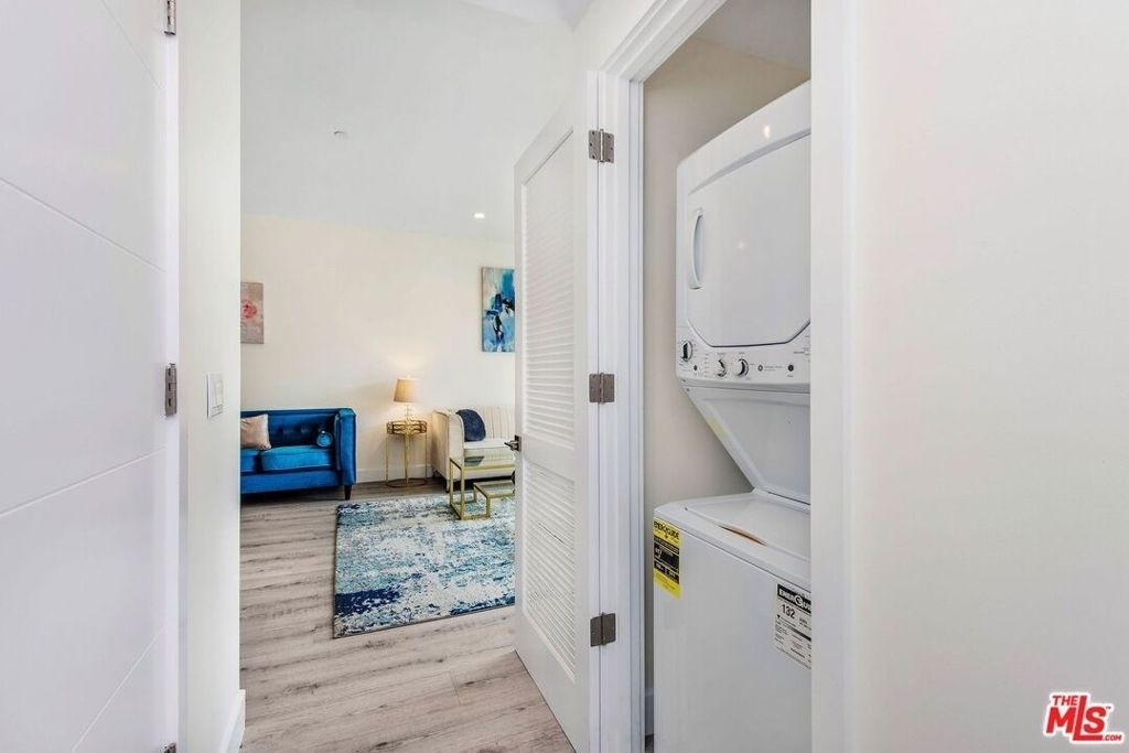 1237 S Holt Avenue - Photo 18