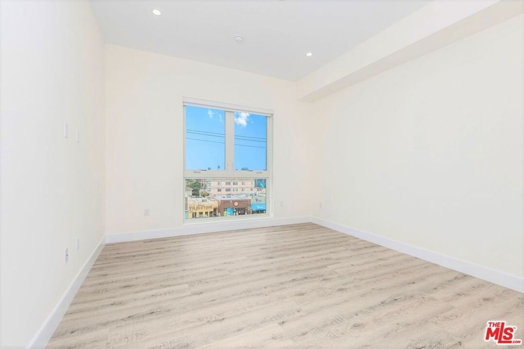 1237 S Holt Avenue - Photo 10