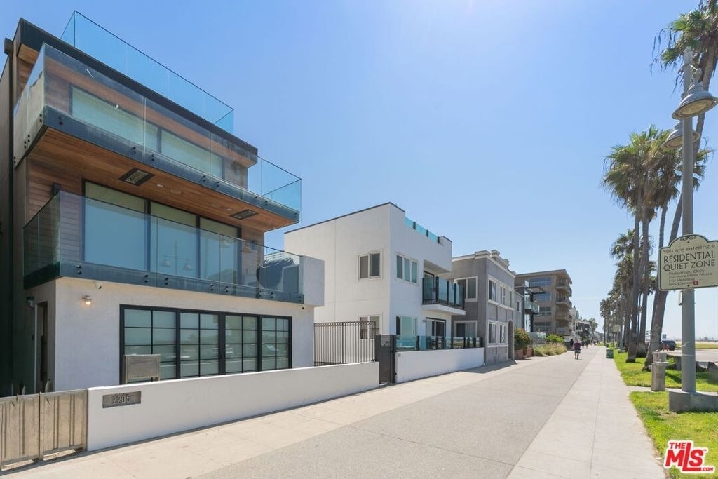 2205 Ocean Front Walk - Photo 14