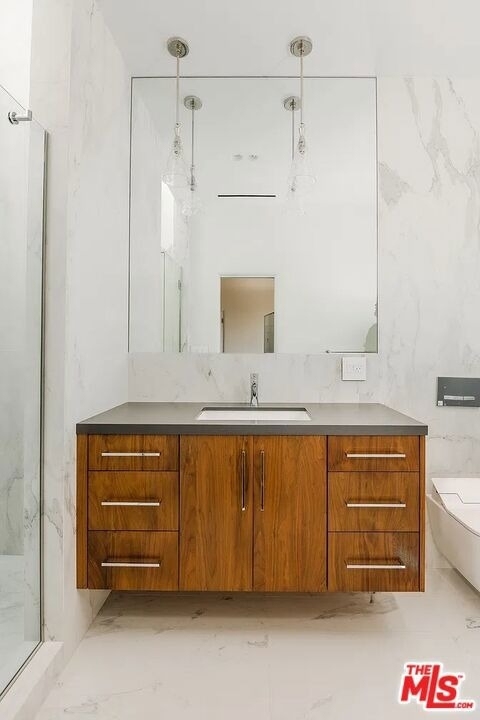 1302 N Sweetzer Avenue - Photo 2