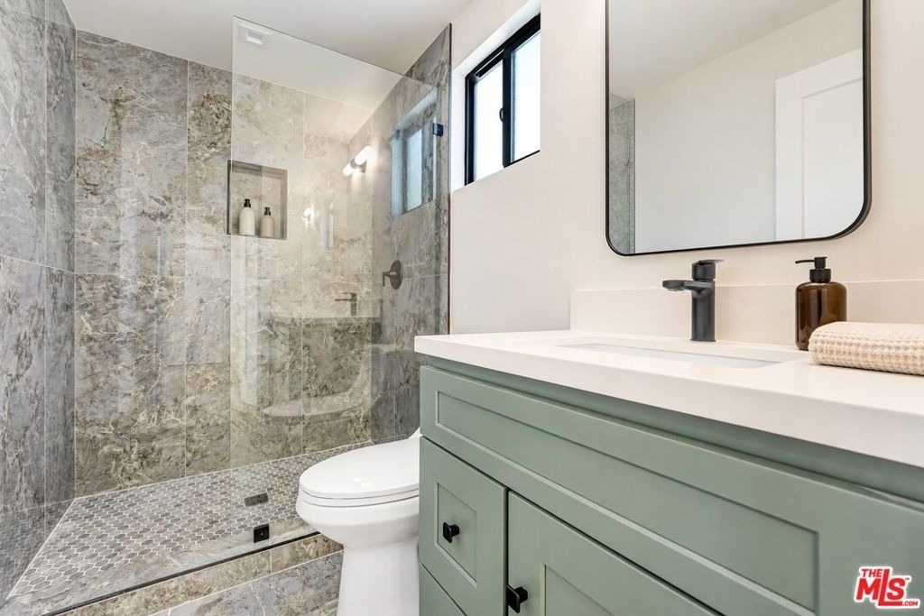 1070 1/4 Masselin Avenue - Photo 5