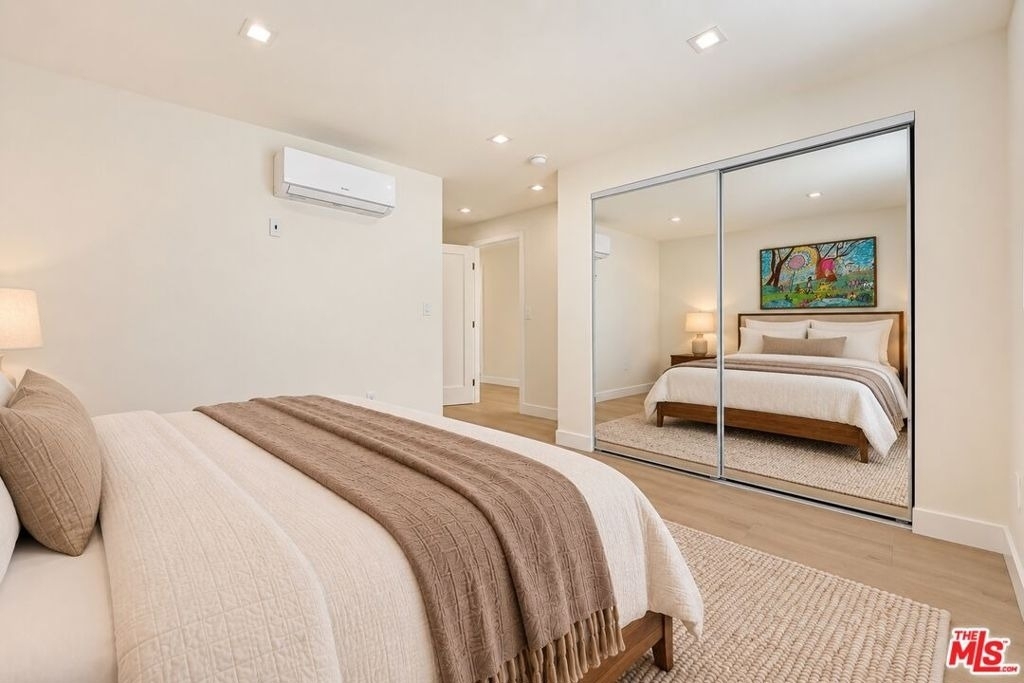 1070 1/4 Masselin Avenue - Photo 4