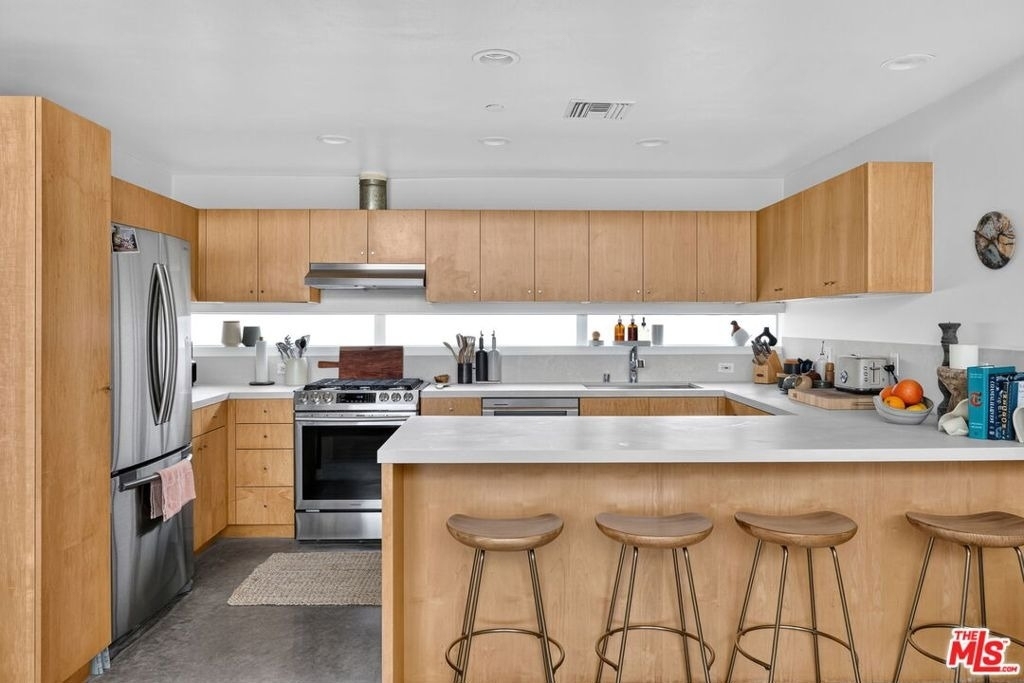 660 Rose Avenue - Photo 2