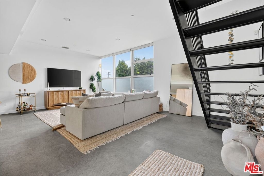 660 Rose Avenue - Photo 9