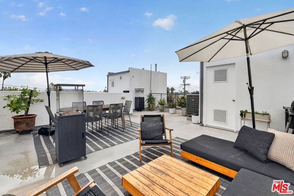 660 Rose Avenue - Photo 3
