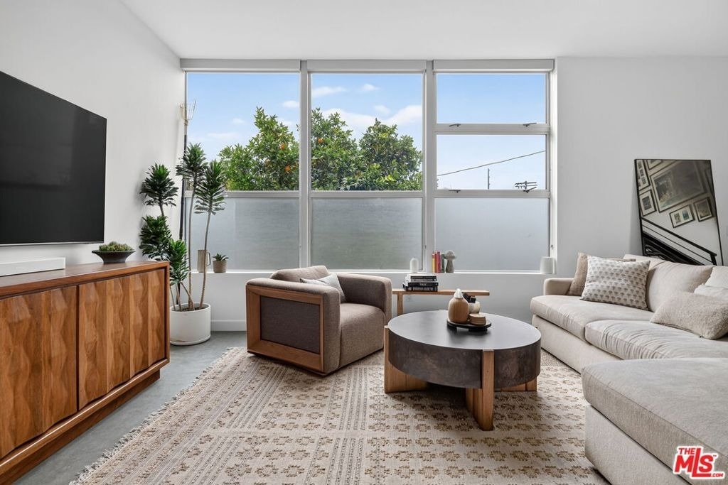660 Rose Avenue - Photo 1