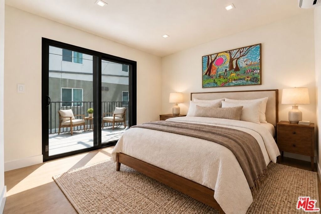 1070 1/2 E Masselin Avenue - Photo 3