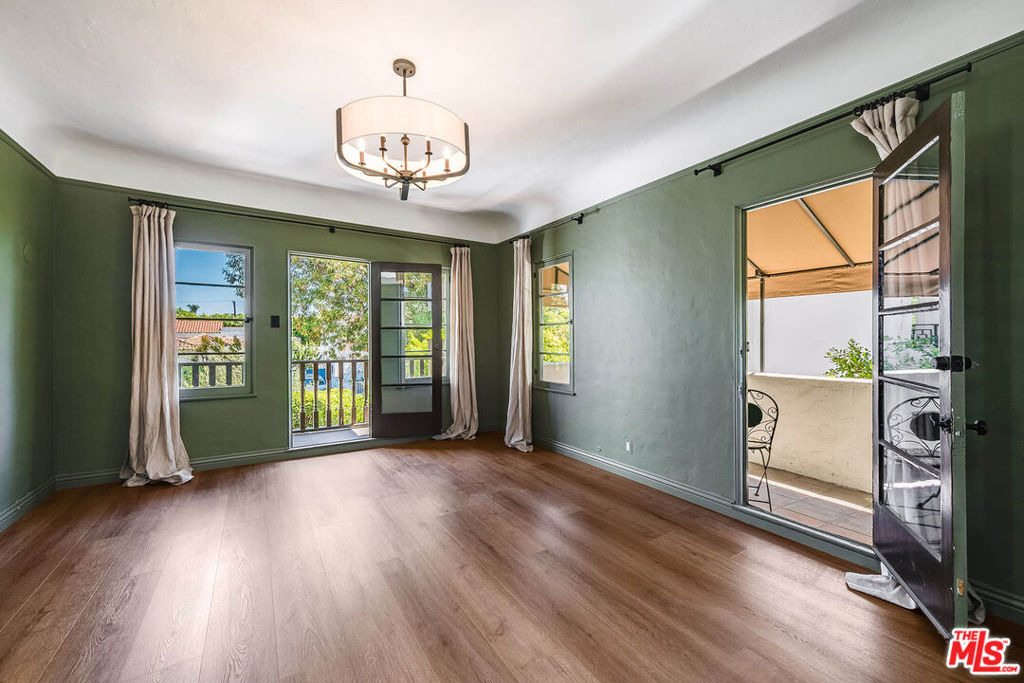 339 N Croft Avenue - Photo 5