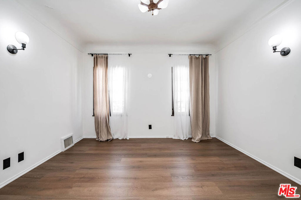 339 N Croft Avenue - Photo 13