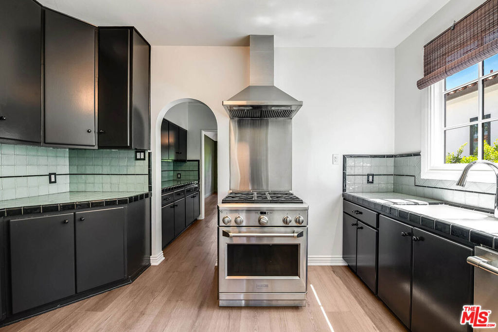339 N Croft Avenue - Photo 9