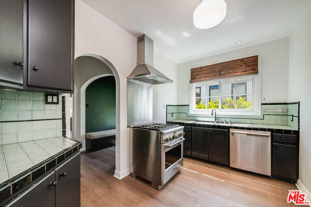 339 N Croft Avenue - Photo 8