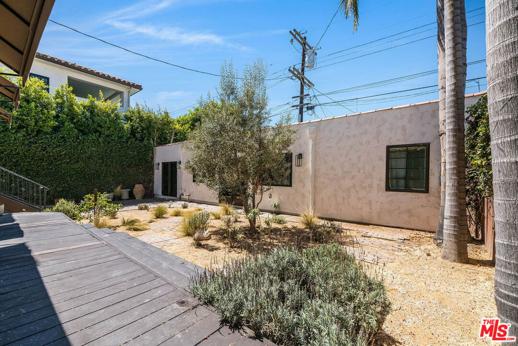 339 N Croft Avenue - Photo 17