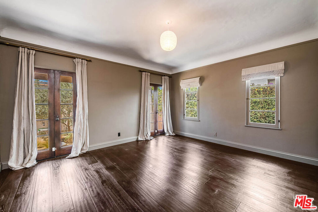 337 N Croft Avenue - Photo 8