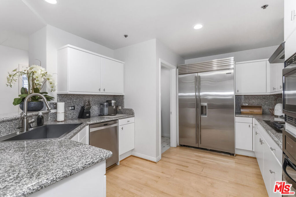 10724 Wilshire Boulevard - Photo 7