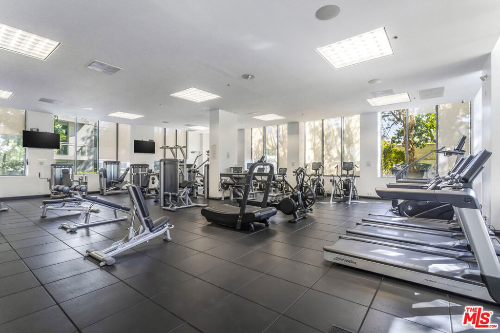 10724 Wilshire Boulevard - Photo 20