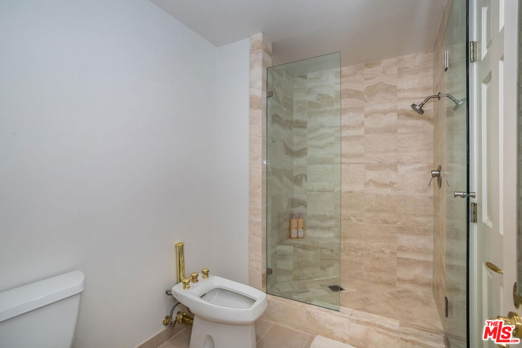 10724 Wilshire Boulevard - Photo 12