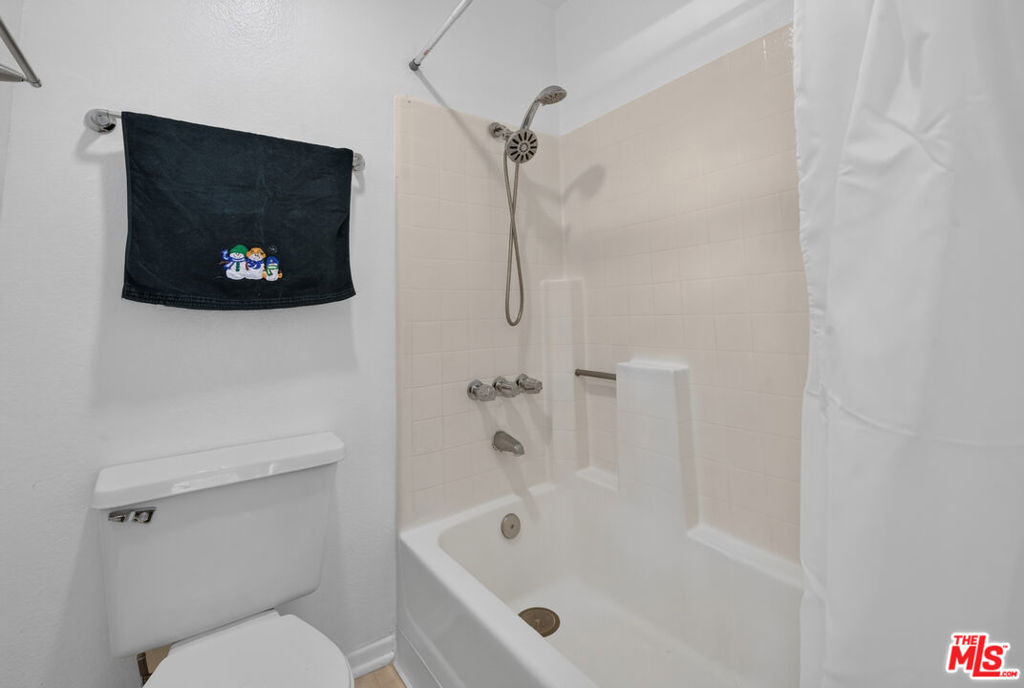 2554 Olive Drive - Photo 19