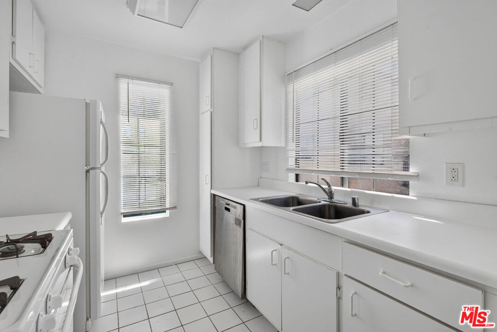 2554 Olive Drive - Photo 12