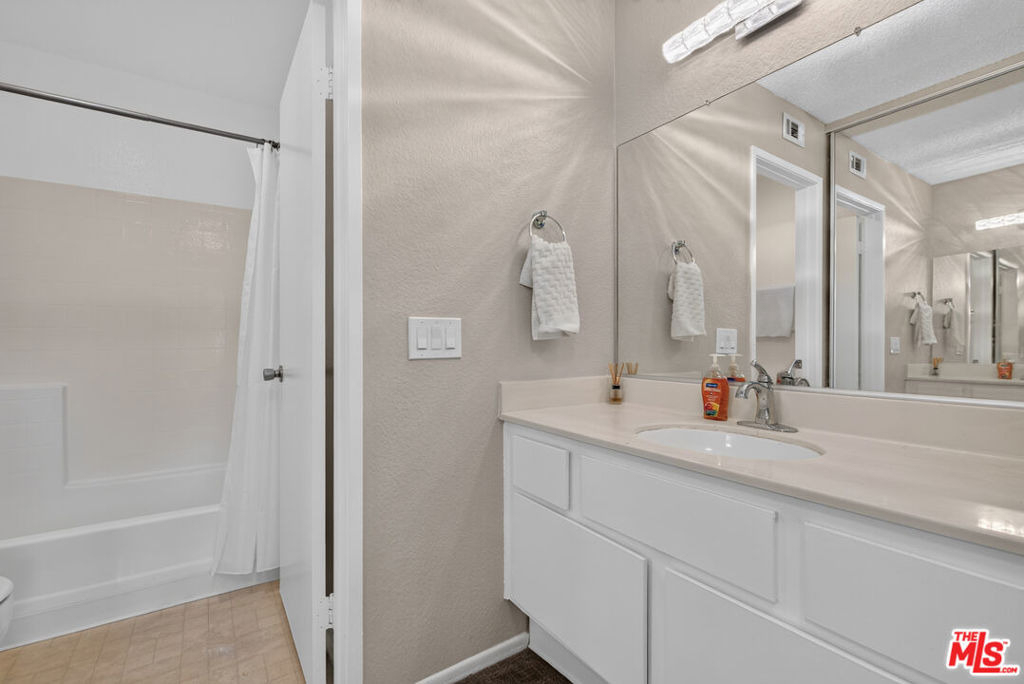 2554 Olive Drive - Photo 22