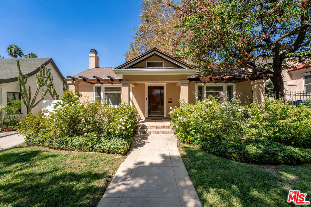 1919 N Catalina Street - Photo 0