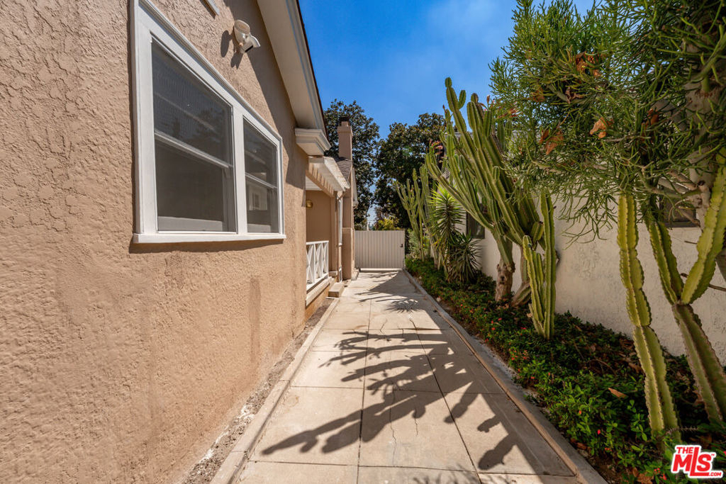 1919 N Catalina Street - Photo 12