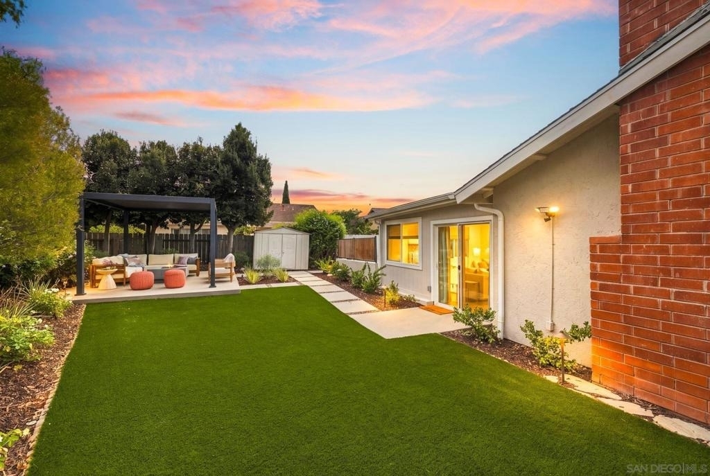 11489 Almazon St - Photo 2