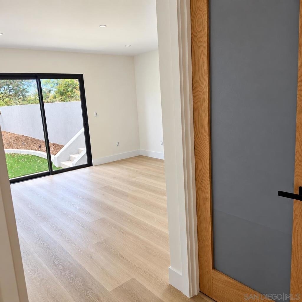 2530 Foothill Dr - Photo 5