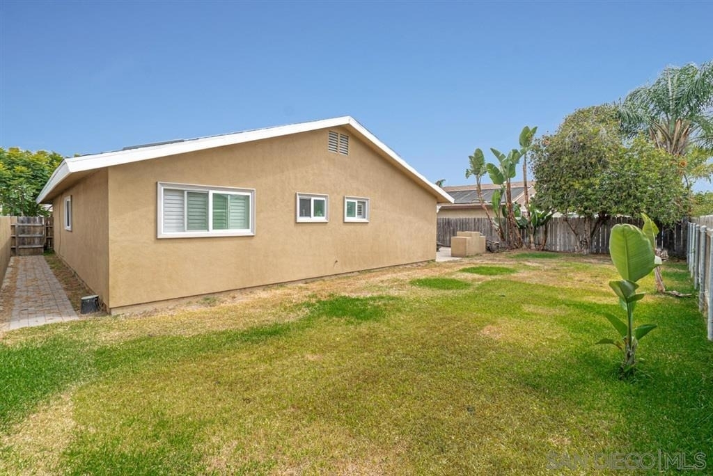1585 Ionian St - Photo 21