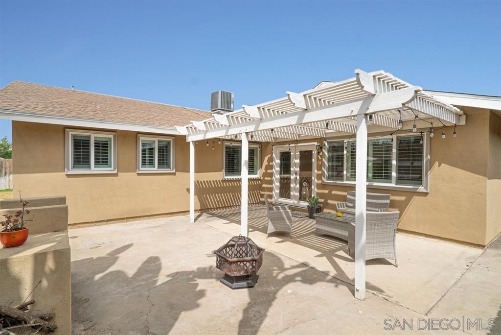 1585 Ionian St - Photo 18