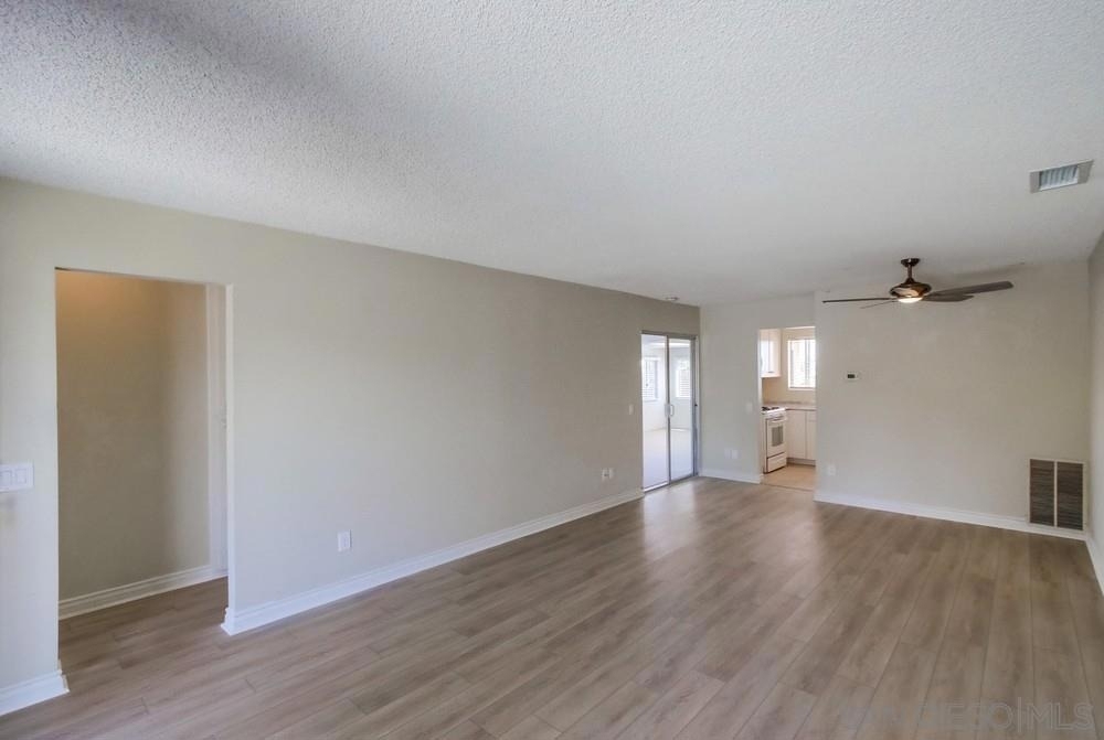 4755 Live Oak Ct - Photo 2