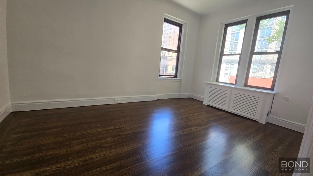 West 12th Street - Photo 4