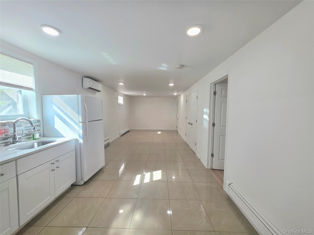 42 Carlton Avenue - Photo 2