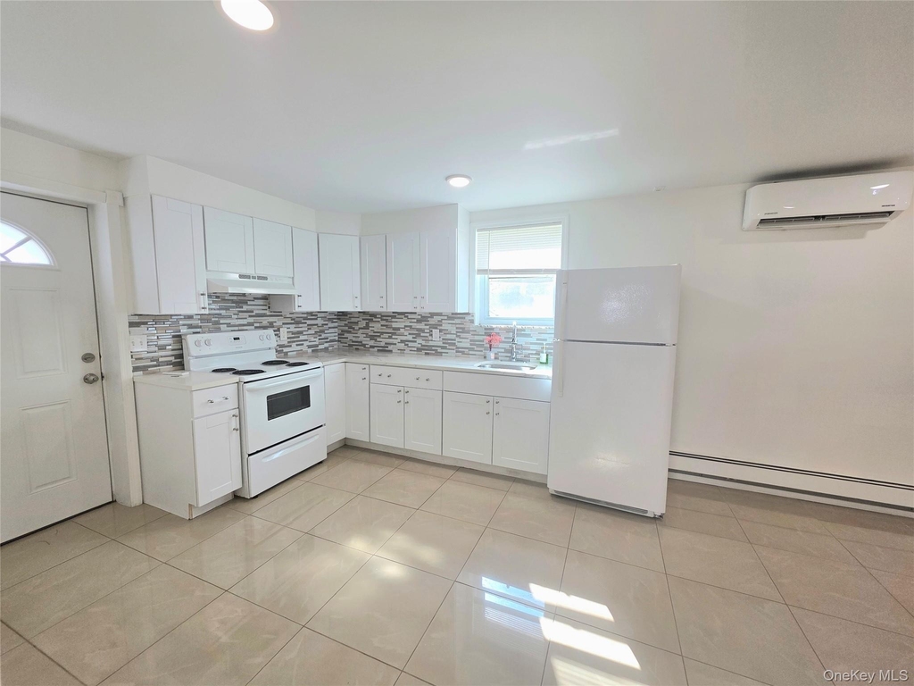 42 Carlton Avenue - Photo 1