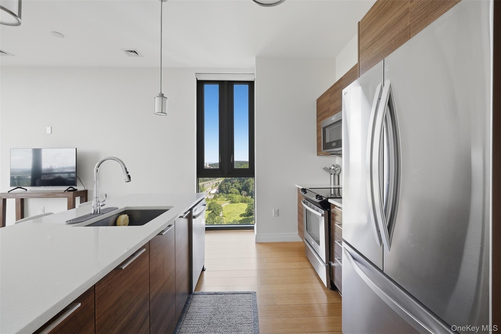 701 Ridge Hill Boulevard - Photo 2